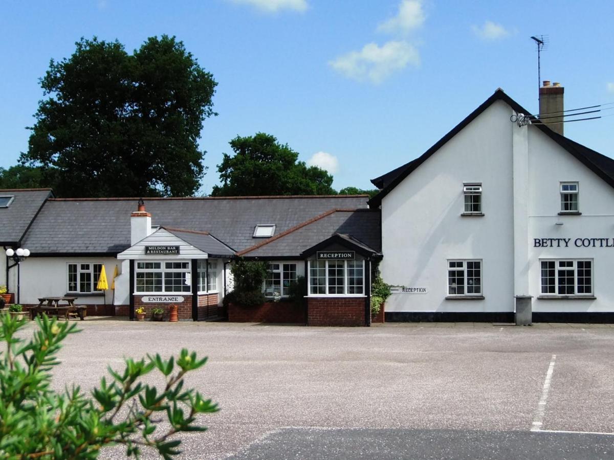 Betty Cottles Inn オークハンプトン エクステリア 写真